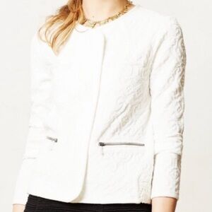 Anthropologie Moth White Jacquard Jacket Brazer front zip.